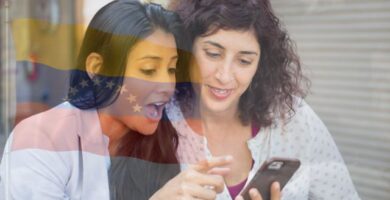 mujeres venezolanas consultando bonos